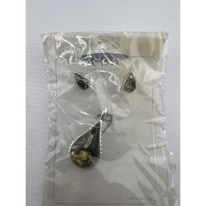 Icon Collection Pendant Necklace & Earrings Set‎